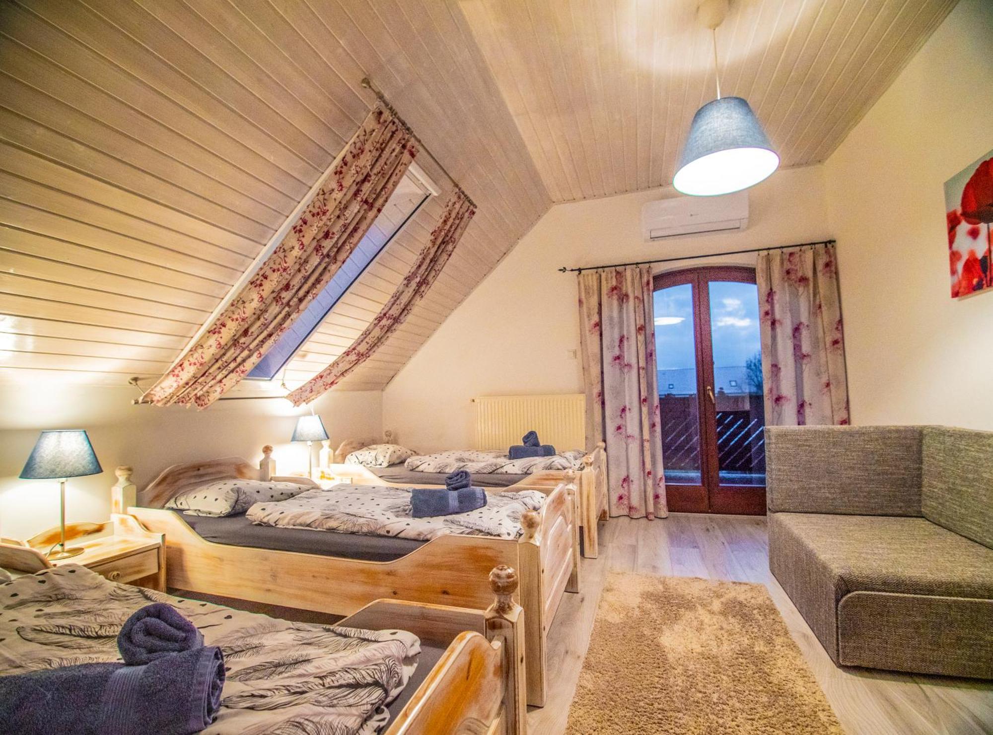 Gyulavezér Lovasbirodalma Gyulakeszi Extérieur photo